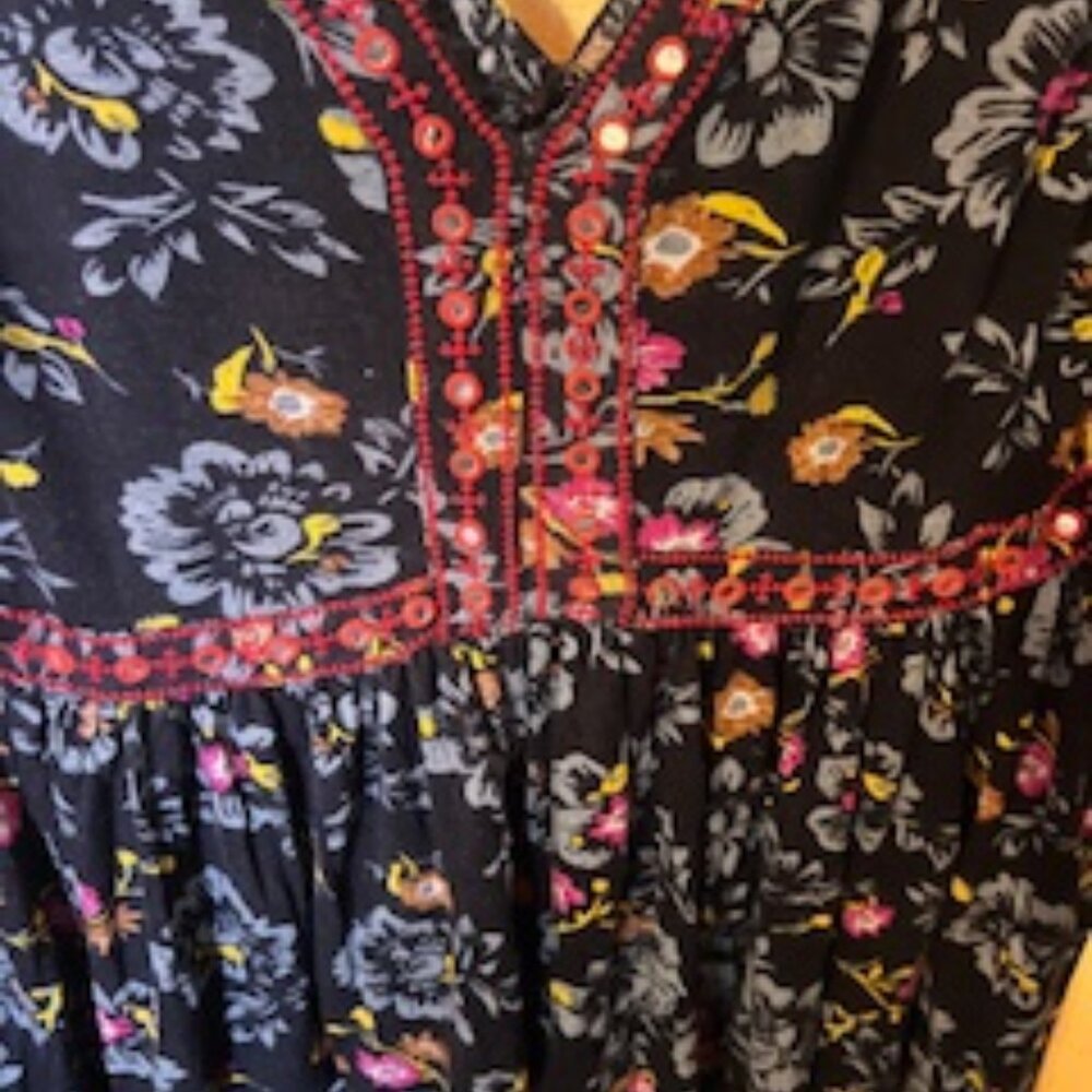 Urban Outfitters Black Floral Sleeveless Shirt Round decorative mirrors w/Red, L